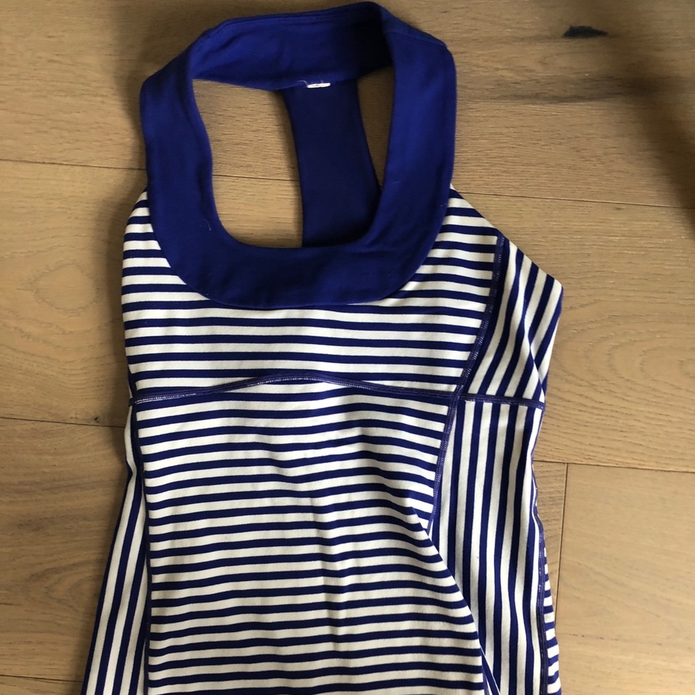 Lulu lemon tank, fits size 2 or 4